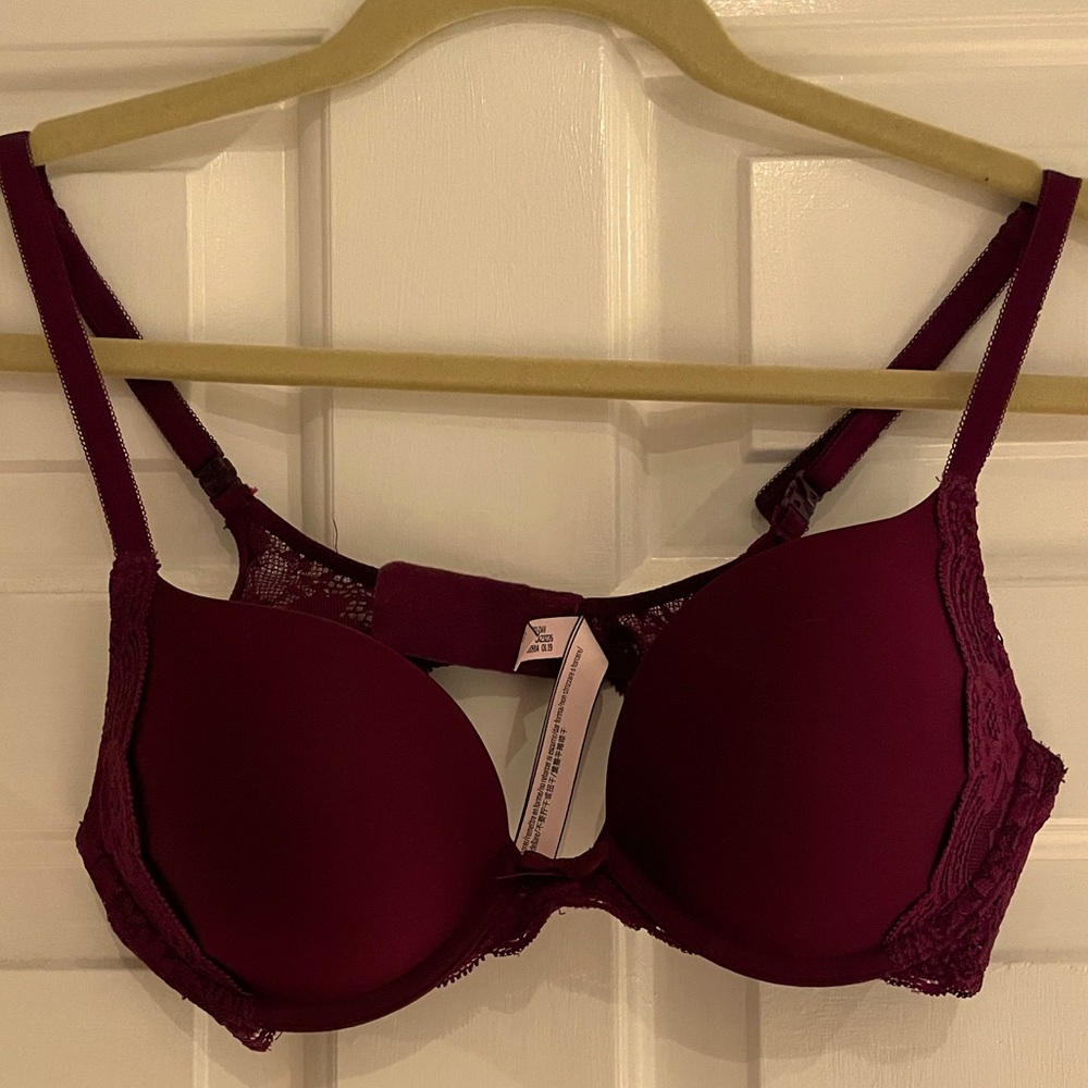 Victoria’s Secret Dream Angels Push-up Bra, lace detail